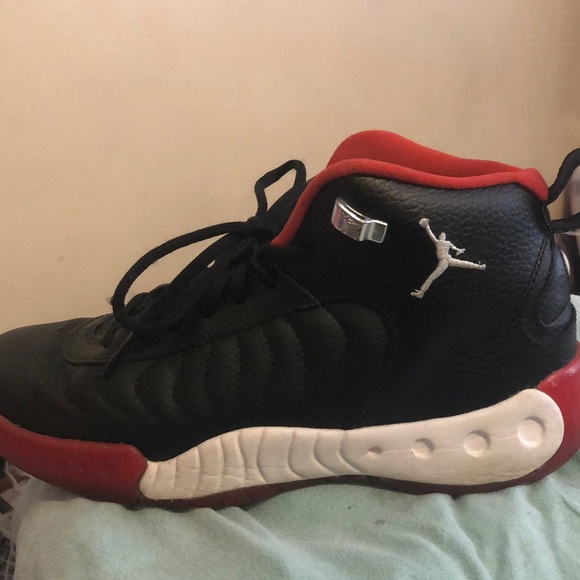 Shoes - Picture 2 of 8